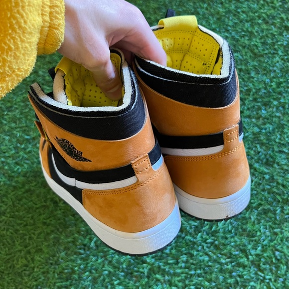 Air Jordan 1 High ‘Rookie of the Year’ Sneakers - Picture 7 of 9